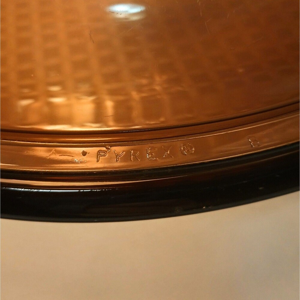 Vision 10" Skillet with Lid, Waffle Bottom. Amber, France by Pyrex Vintage Glass - Picture 3 of 5